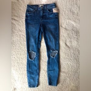Free People Skinny Jean | New | Tag Size: 27 | Busted Knee Ripped Jean Look